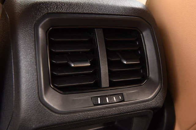 Volkswagen Tiguan Vehicle Image 21