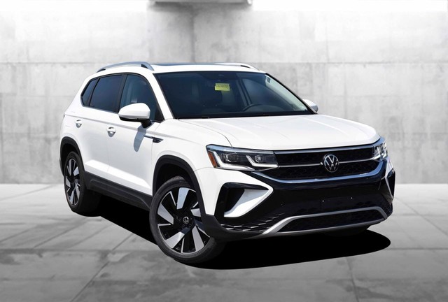 Volkswagen Taos Vehicle Image 02