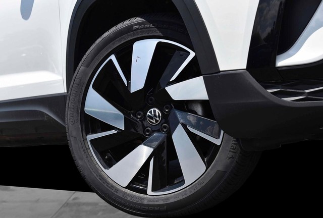 Volkswagen Taos Vehicle Image 03