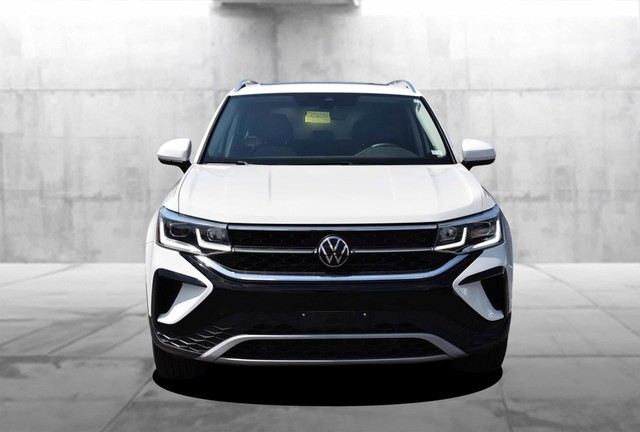 Volkswagen Taos Vehicle Image 04