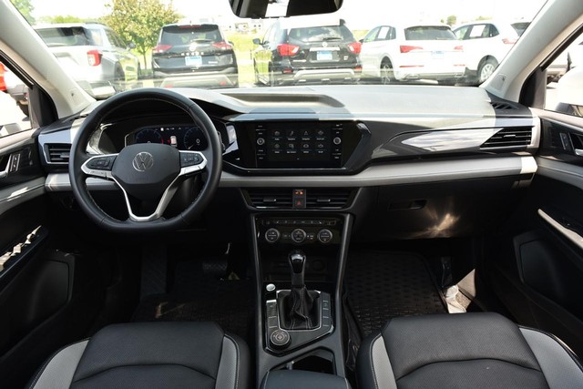 Volkswagen Taos Vehicle Image 07