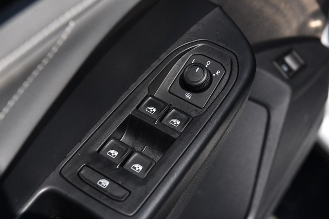 Volkswagen Taos Vehicle Image 08