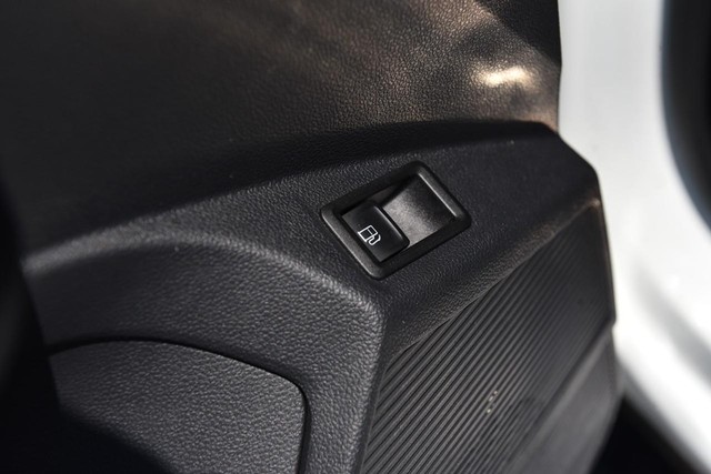 Volkswagen Taos Vehicle Image 09