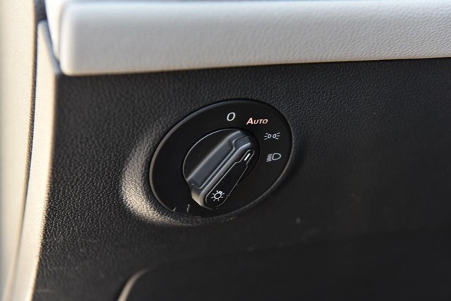 Volkswagen Taos Vehicle Image 11
