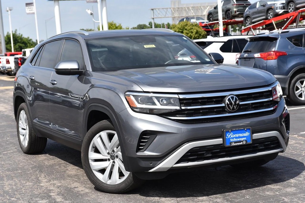 Volkswagen Atlas Cross Sport Vehicle Full-screen Gallery Image 2