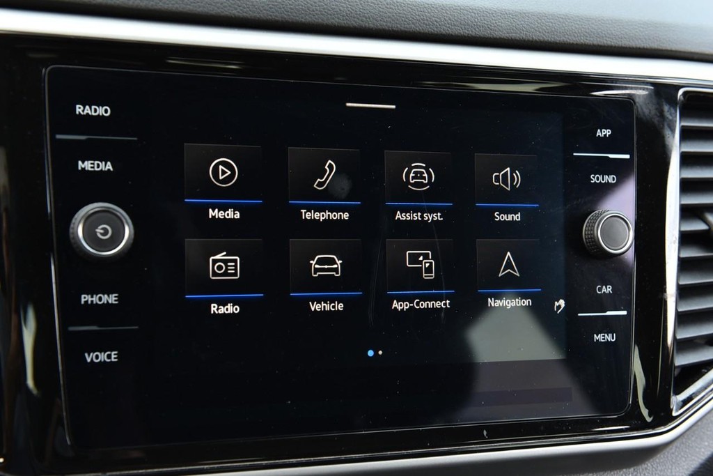 Volkswagen Atlas Cross Sport Vehicle Full-screen Gallery Image 14