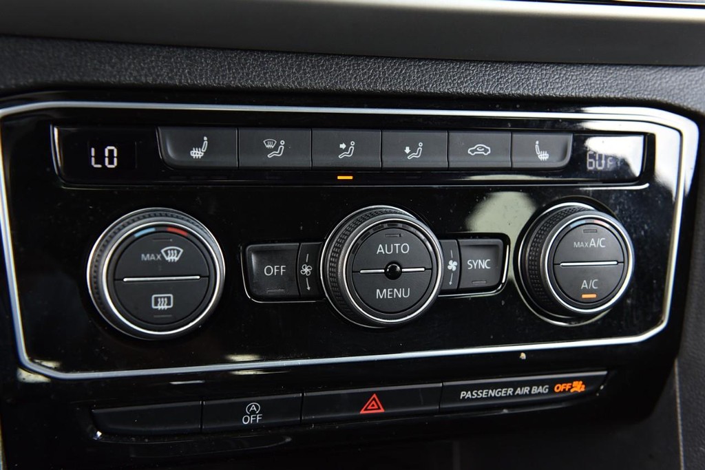 Volkswagen Atlas Cross Sport Vehicle Full-screen Gallery Image 15