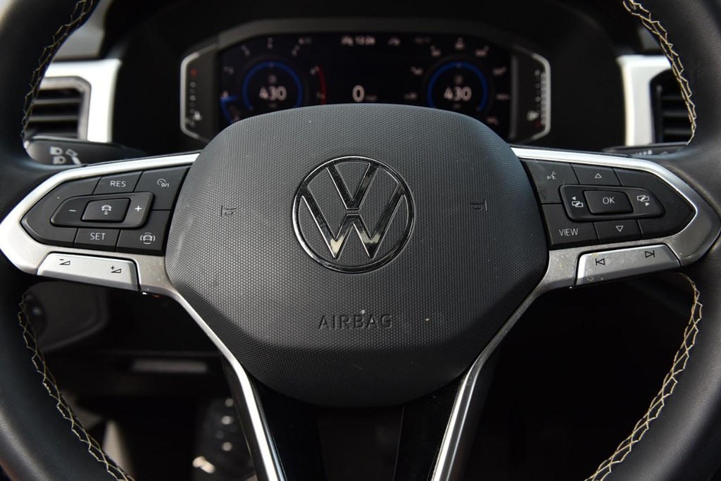 Volkswagen Atlas Cross Sport Vehicle Full-screen Gallery Image 18