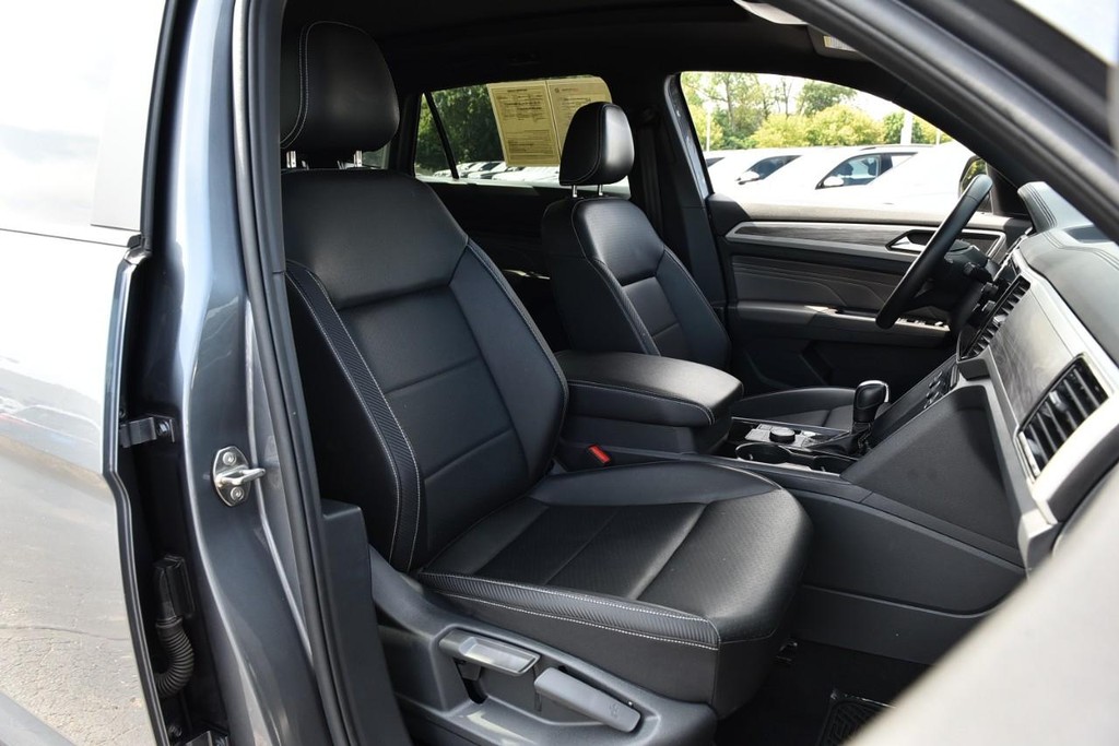 Volkswagen Atlas Cross Sport Vehicle Full-screen Gallery Image 20