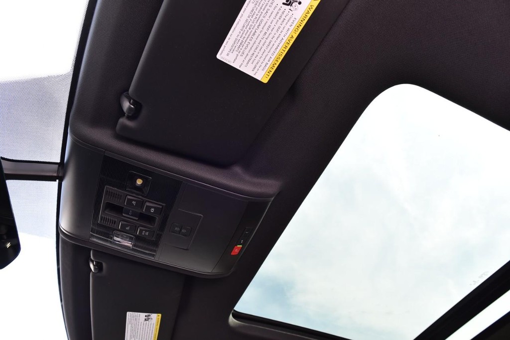 Volkswagen Atlas Cross Sport Vehicle Full-screen Gallery Image 21