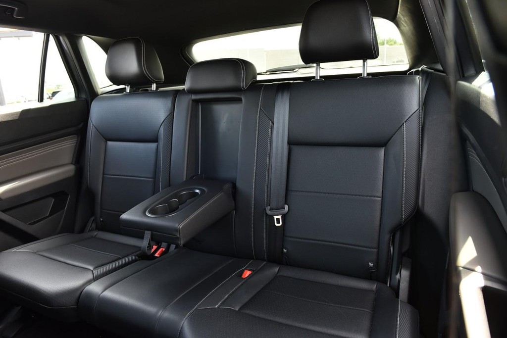 Volkswagen Atlas Cross Sport Vehicle Full-screen Gallery Image 22