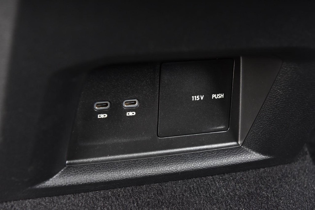 Volkswagen Atlas Cross Sport Vehicle Full-screen Gallery Image 24