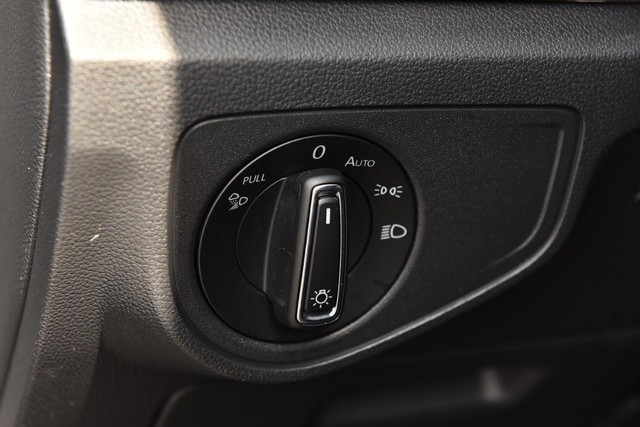 Volkswagen Atlas Cross Sport Vehicle Image 11