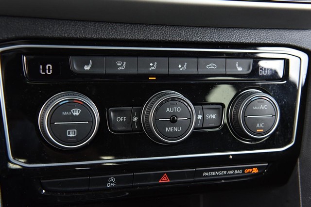 Volkswagen Atlas Cross Sport Vehicle Image 15