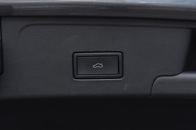 Volkswagen Atlas Cross Sport Vehicle Image 26