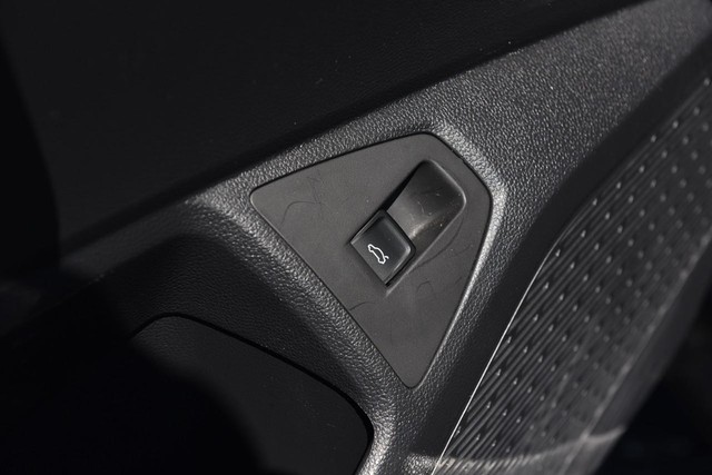 Volkswagen Jetta Vehicle Image 09