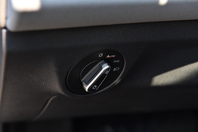 Volkswagen Jetta Vehicle Image 11