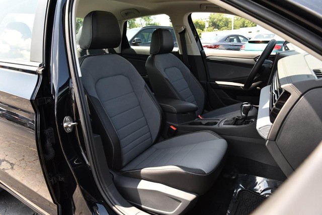Volkswagen Jetta Vehicle Image 21