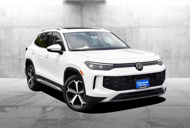 Volkswagen Tiguan Vehicle Image 02
