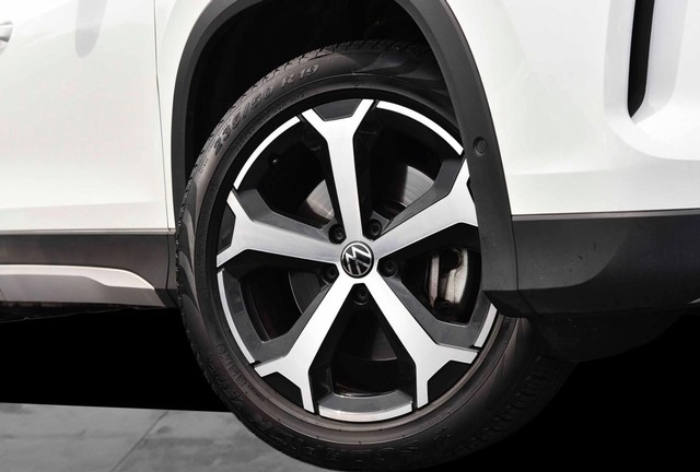 Volkswagen Tiguan Vehicle Image 03