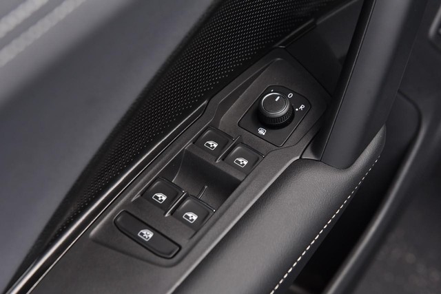 Volkswagen Tiguan Vehicle Image 08