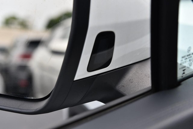 Volkswagen Tiguan Vehicle Image 10