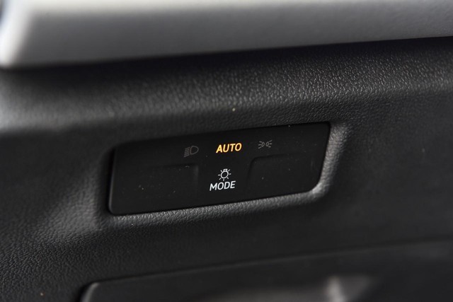 Volkswagen Tiguan Vehicle Image 11