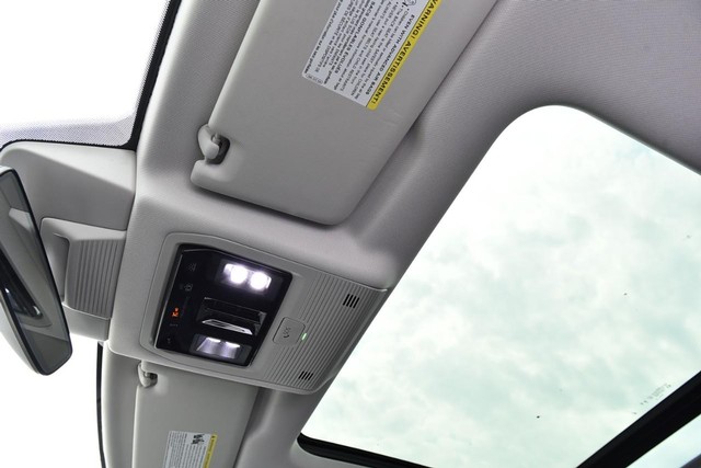 Volkswagen Tiguan Vehicle Image 21
