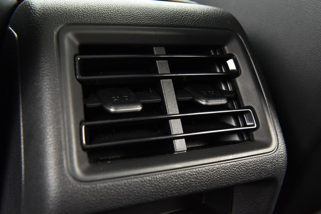 Volkswagen Tiguan Vehicle Image 23