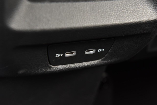 Volkswagen Tiguan Vehicle Image 24