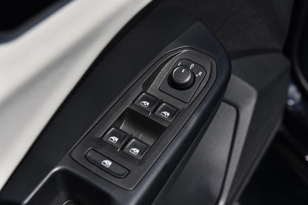 Volkswagen Taos Vehicle Full-screen Gallery Image 8