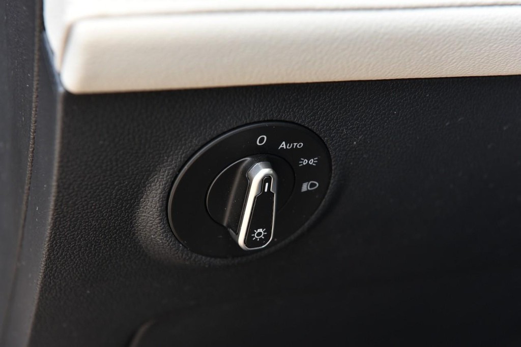 Volkswagen Taos Vehicle Full-screen Gallery Image 10