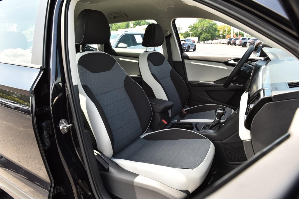 Volkswagen Taos Vehicle Full-screen Gallery Image 19