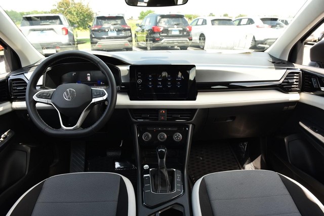 Volkswagen Taos Vehicle Image 07