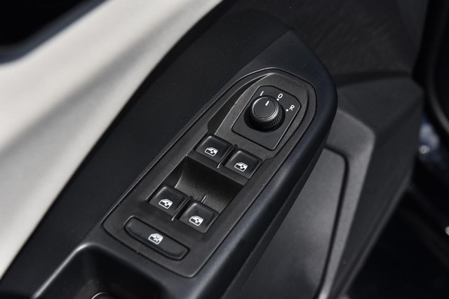Volkswagen Taos Vehicle Image 08