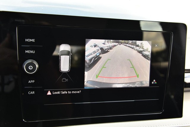 Volkswagen Taos Vehicle Image 12