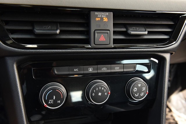 Volkswagen Taos Vehicle Image 14
