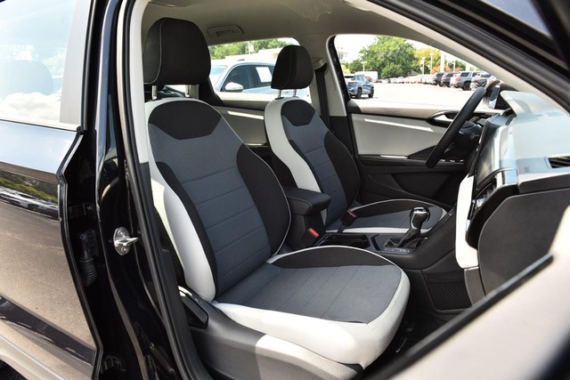 Volkswagen Taos Vehicle Image 19