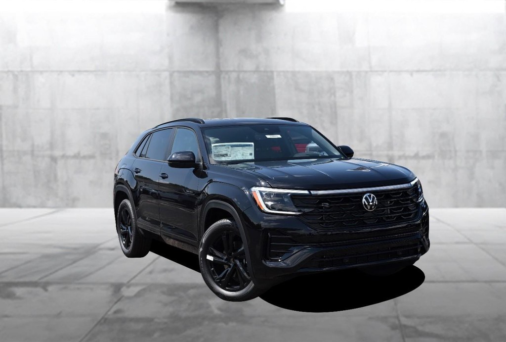 Volkswagen Atlas Cross Sport Vehicle Full-screen Gallery Image 2