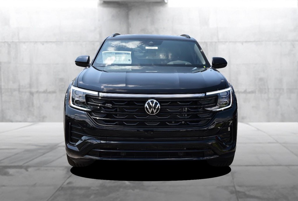 Volkswagen Atlas Cross Sport Vehicle Full-screen Gallery Image 4