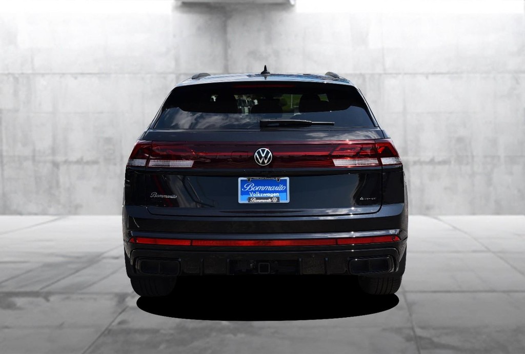 Volkswagen Atlas Cross Sport Vehicle Full-screen Gallery Image 6