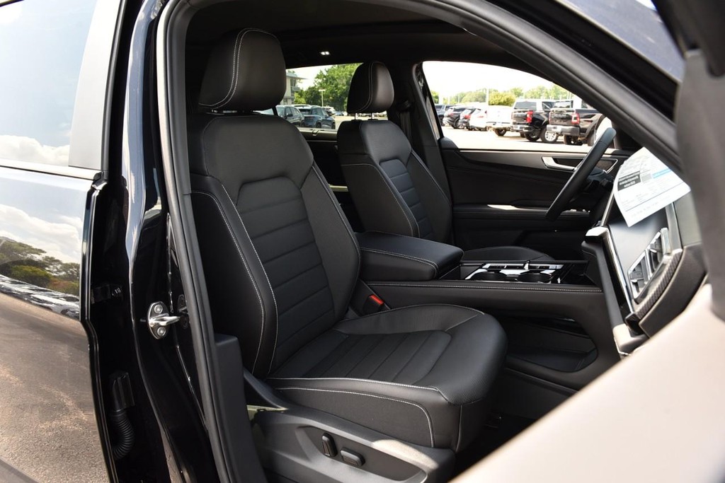 Volkswagen Atlas Cross Sport Vehicle Full-screen Gallery Image 20