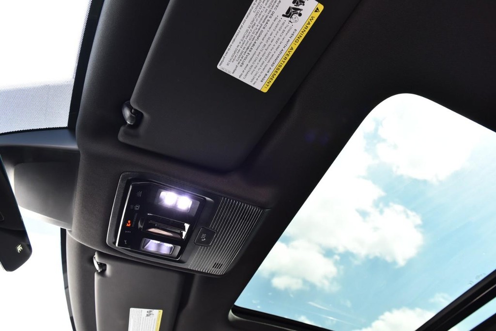 Volkswagen Atlas Cross Sport Vehicle Full-screen Gallery Image 21