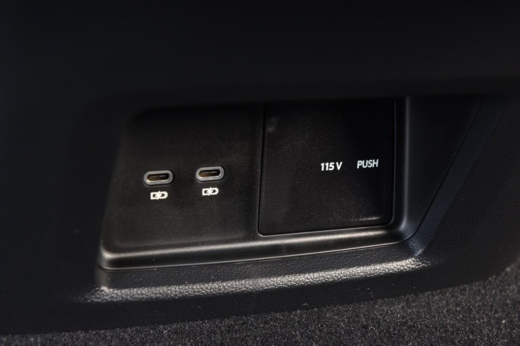 Volkswagen Atlas Cross Sport Vehicle Full-screen Gallery Image 24