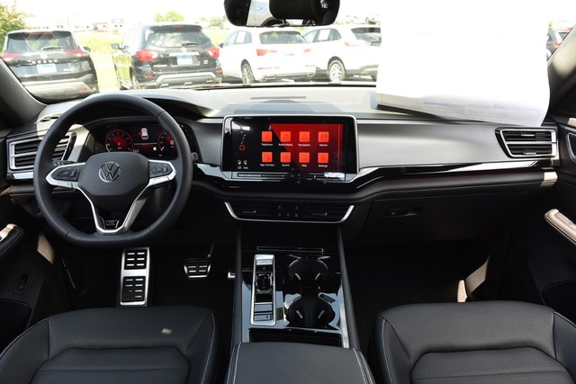 Volkswagen Atlas Cross Sport Vehicle Image 07