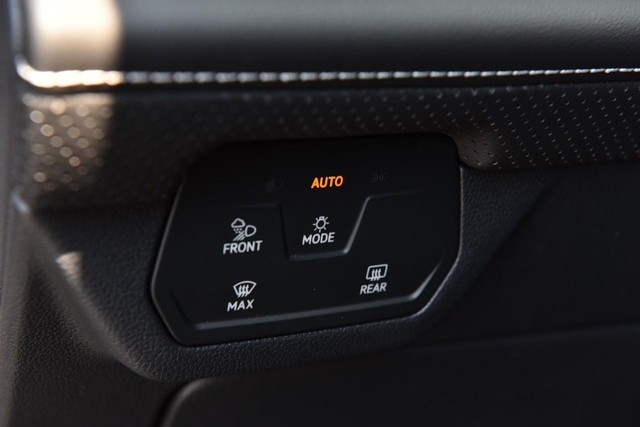 Volkswagen Atlas Cross Sport Vehicle Image 11