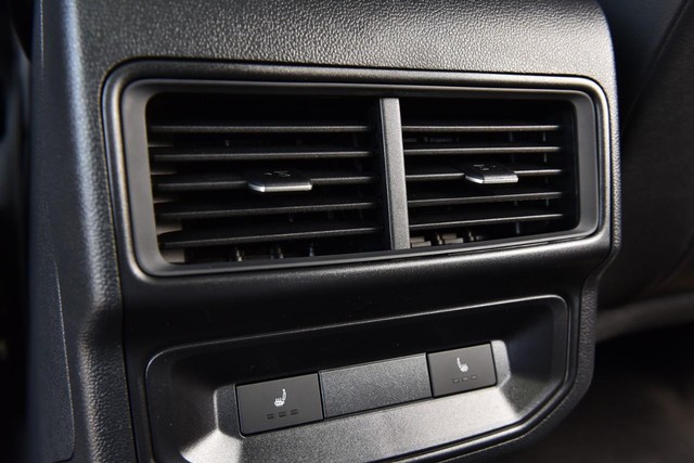 Volkswagen Atlas Cross Sport Vehicle Image 23