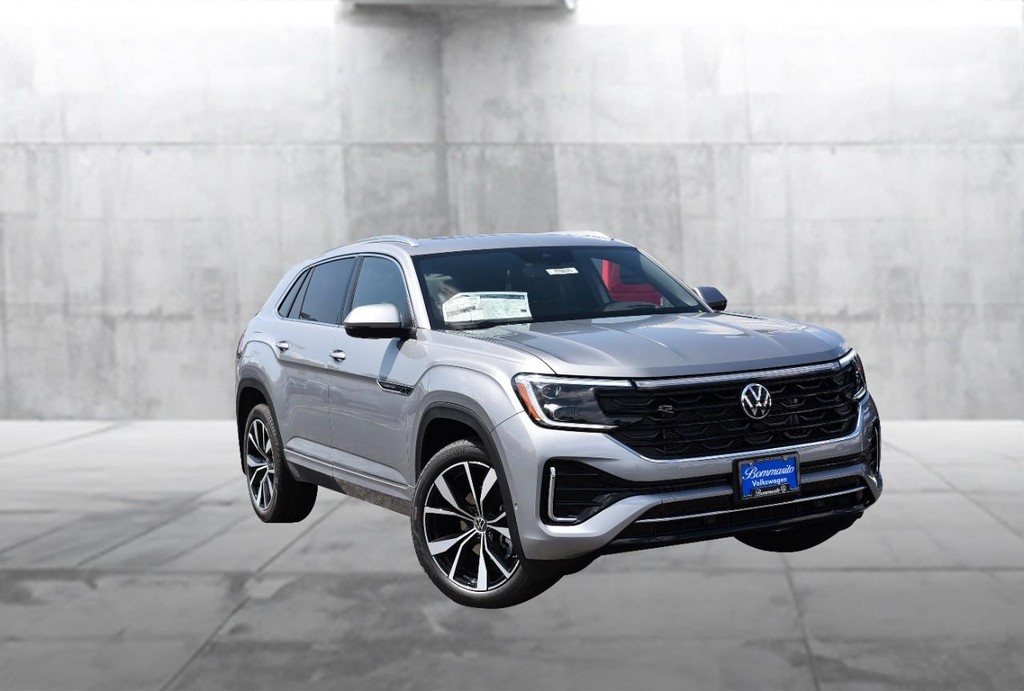 Volkswagen Atlas Cross Sport Vehicle Full-screen Gallery Image 2