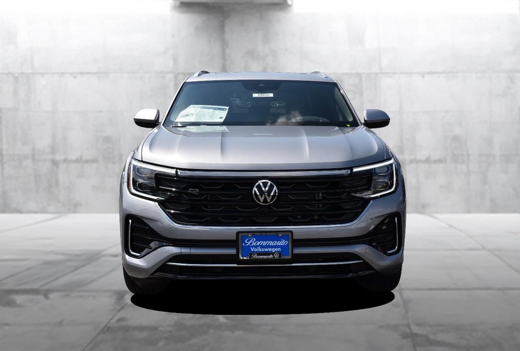 Volkswagen Atlas Cross Sport Vehicle Full-screen Gallery Image 4