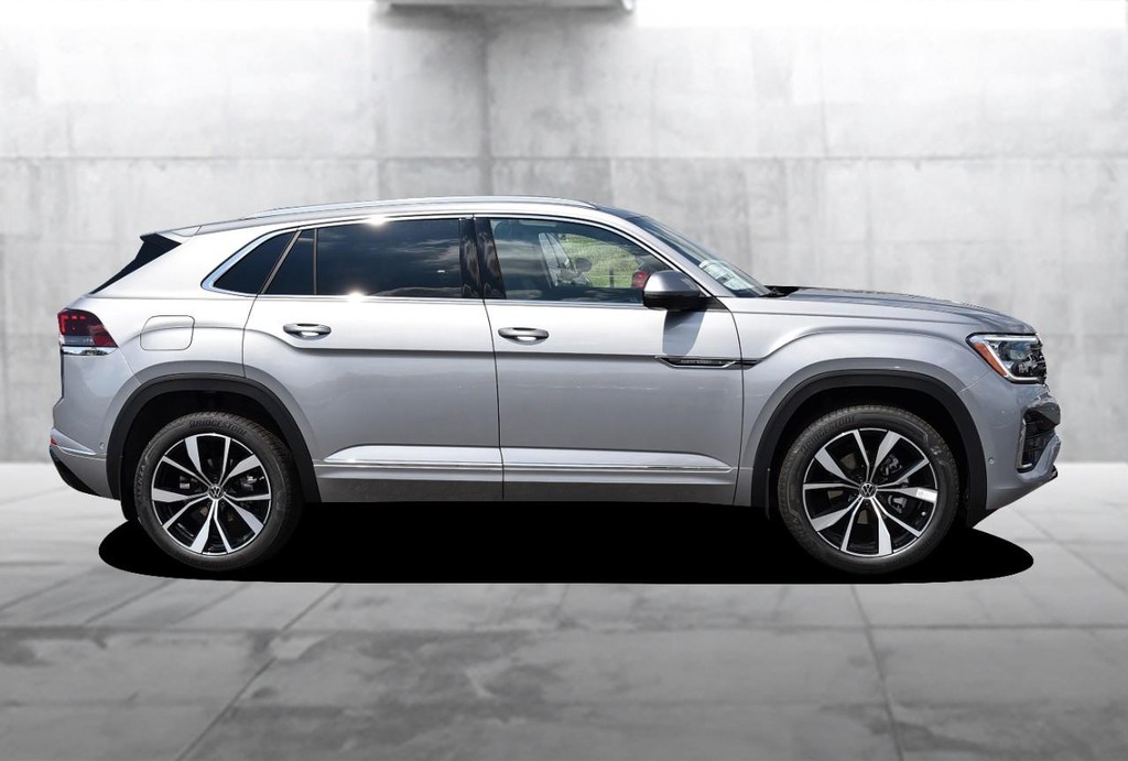 Volkswagen Atlas Cross Sport Vehicle Full-screen Gallery Image 5